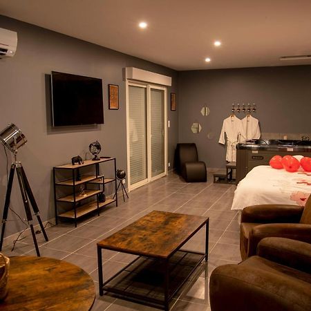Love Room - La Parenthese Saint-Bauzille-de-la-Sylve Екстериор снимка