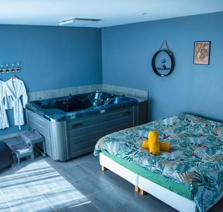 Love Room - La Parenthese Saint-Bauzille-de-la-Sylve Екстериор снимка