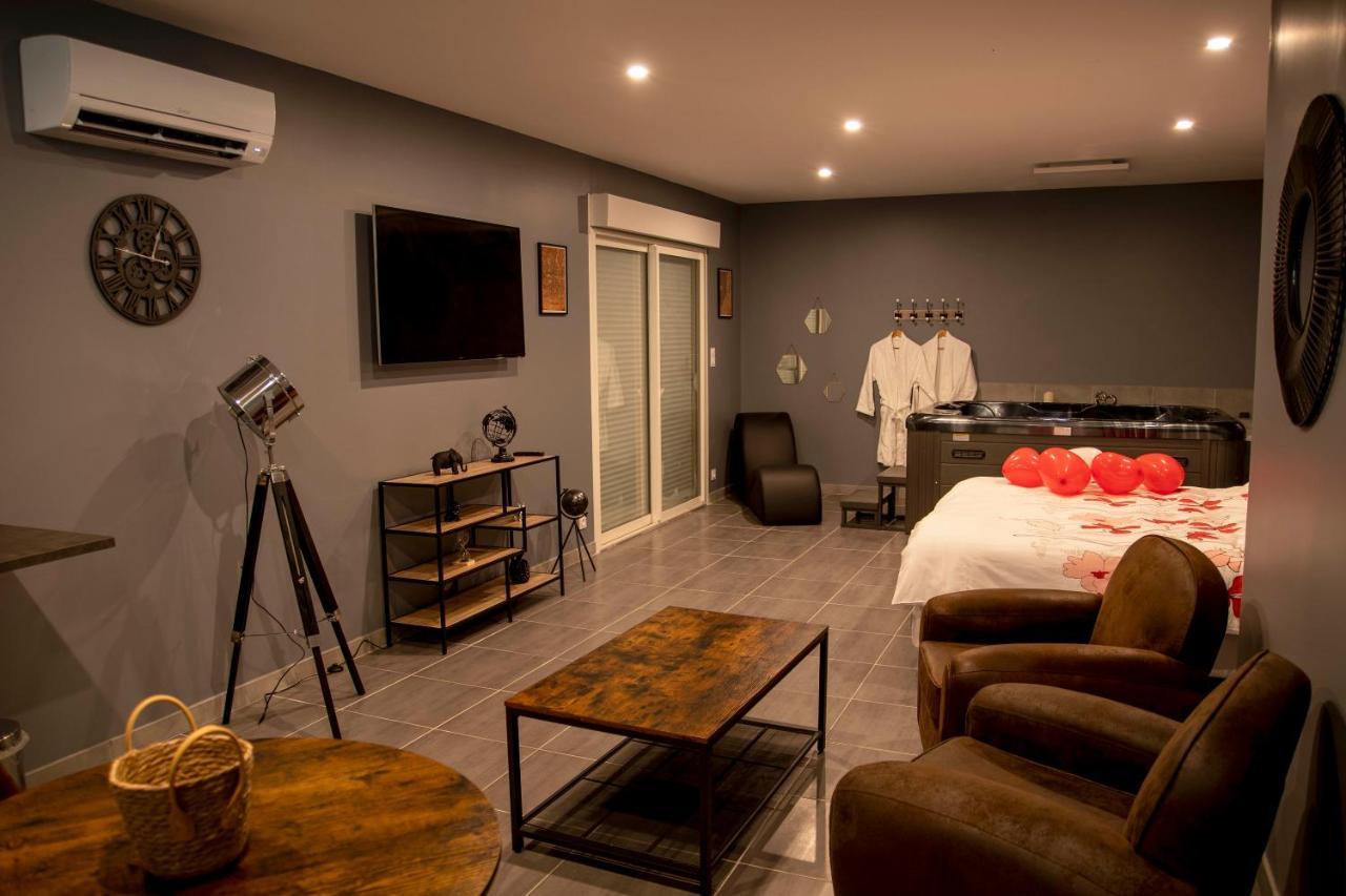Love Room - La Parenthese Saint-Bauzille-de-la-Sylve Екстериор снимка
