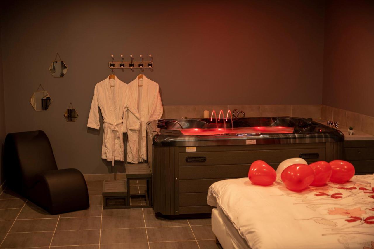 Love Room - La Parenthese Saint-Bauzille-de-la-Sylve Екстериор снимка