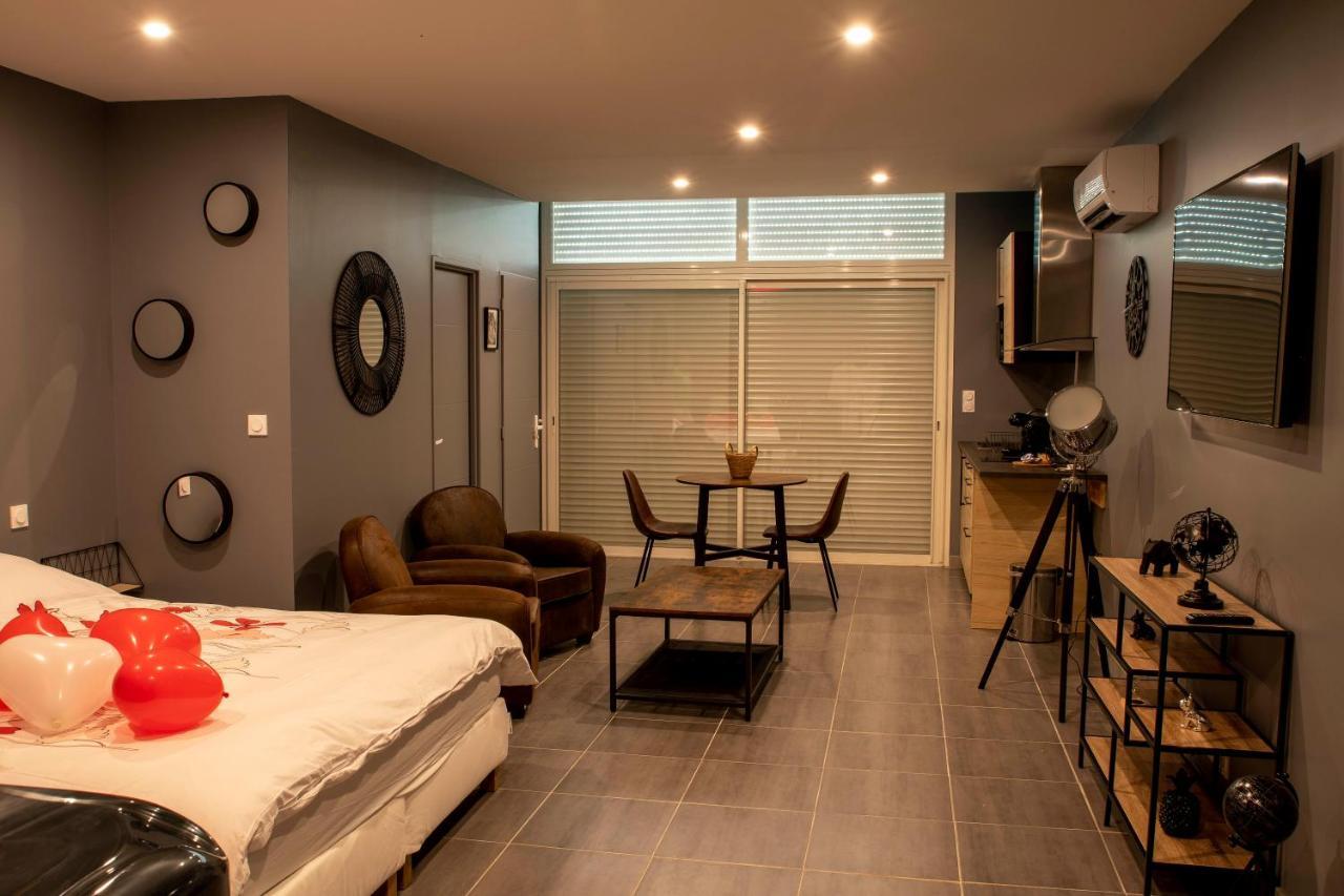 Love Room - La Parenthese Saint-Bauzille-de-la-Sylve Екстериор снимка