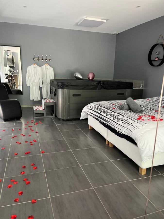 Love Room - La Parenthese Saint-Bauzille-de-la-Sylve Екстериор снимка