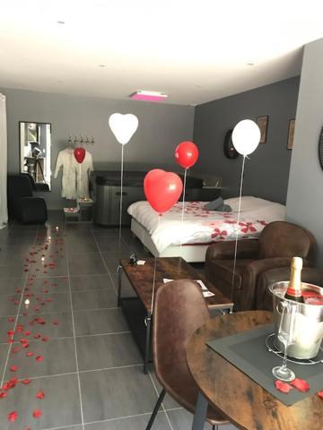 Love Room - La Parenthese Saint-Bauzille-de-la-Sylve Екстериор снимка
