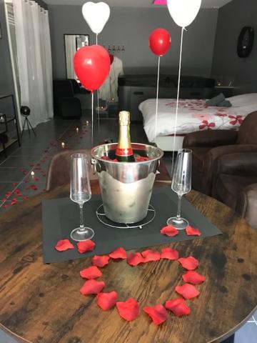Love Room - La Parenthese Saint-Bauzille-de-la-Sylve Екстериор снимка