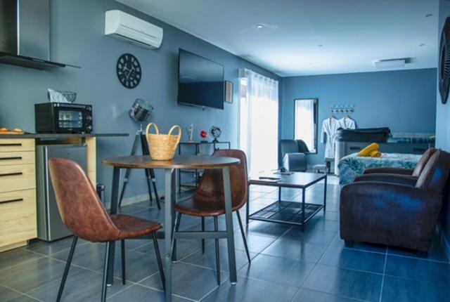 Love Room - La Parenthese Saint-Bauzille-de-la-Sylve Екстериор снимка